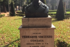 0138 6-10 Gonzaga bust