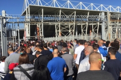 0190 8-10 crowd