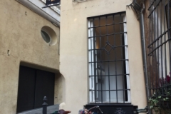 0396 19-10 Barred windows