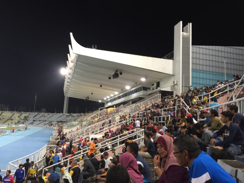 5537 24-1-19 football crowd
