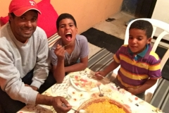 0872 11-11Mealtime