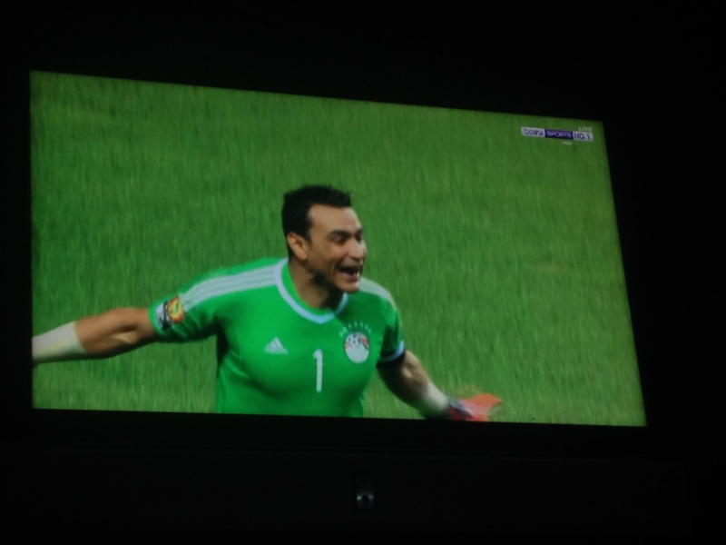 5835 1-2 TV footy