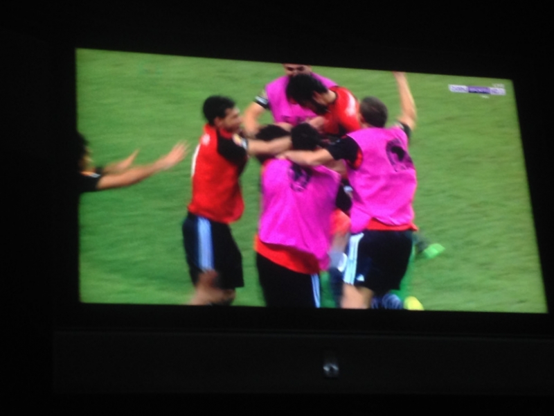 5836 1-2 TV footy