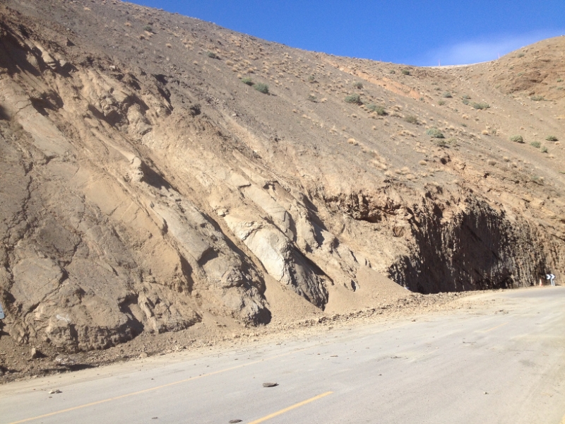 5847 2-2 roadside cliff