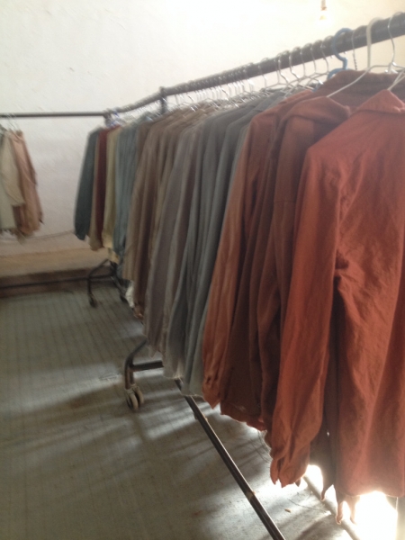 6089 4-2 Costume store