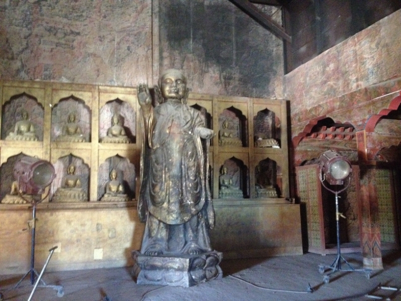 6096 4-2 statue and light