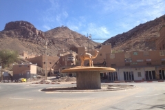 6423 8-2 camel roundabout