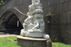 2327  10-2-18 statue