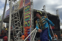 2471  12-2-18 Stilt walker