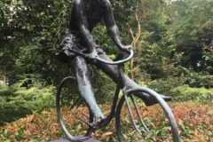 4076 24-11-18 statue