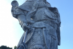 4115 28-11-18 statue