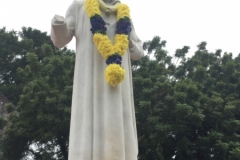 4287- 8-12-18  statue