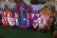 4389  -13-12-18 Christmas decs