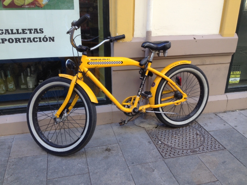4265 20-12 Yellow cab bike