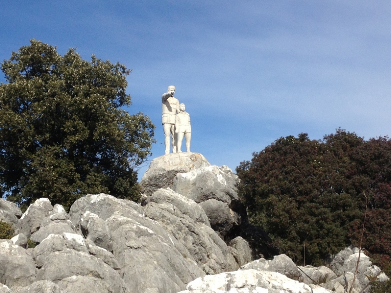 4608 10-1 Mirador statue