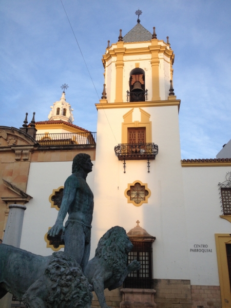 4676 10-1 statue with lions Rondo
