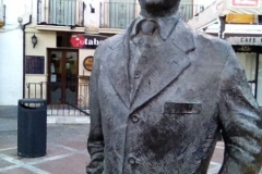 4680 10-1 statue Rondo