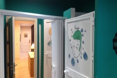 2669 6-11 Hotel corridor