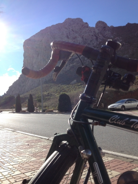 3733 28-11 bike & cliff