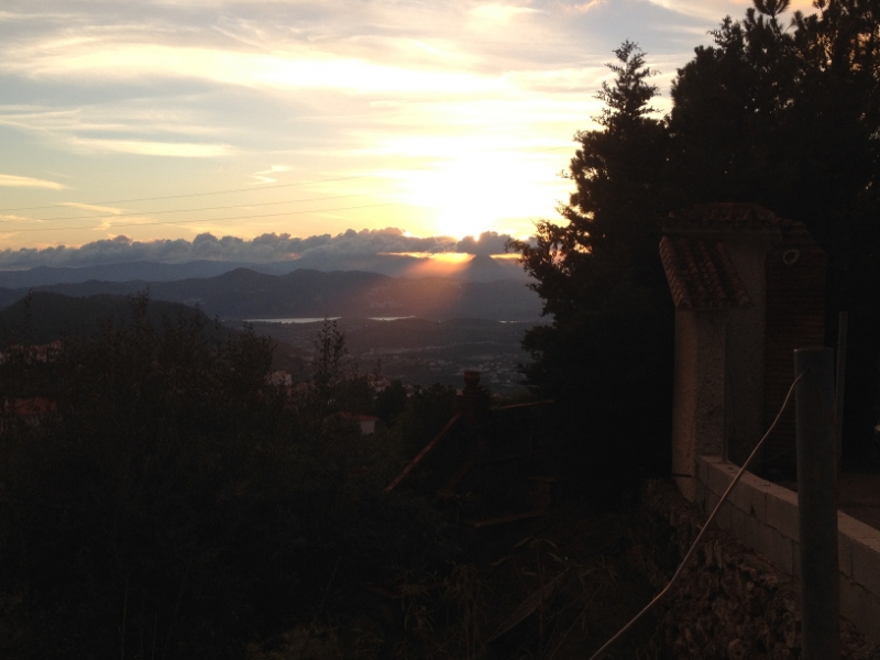 3835 29-11 Sun behind clouds
