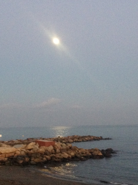 4136 12-12 Moon over the sea