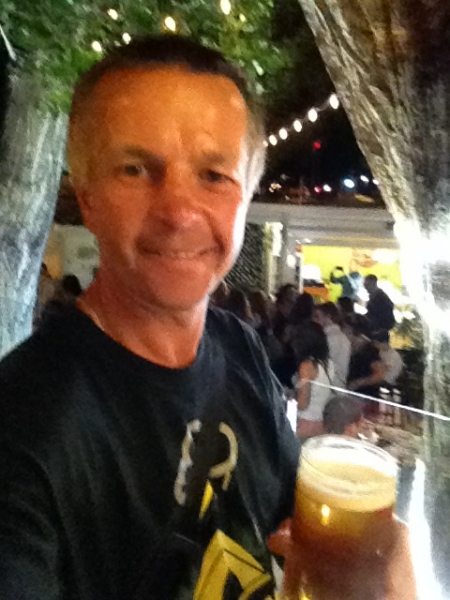 0663 Beer and foot tapping music