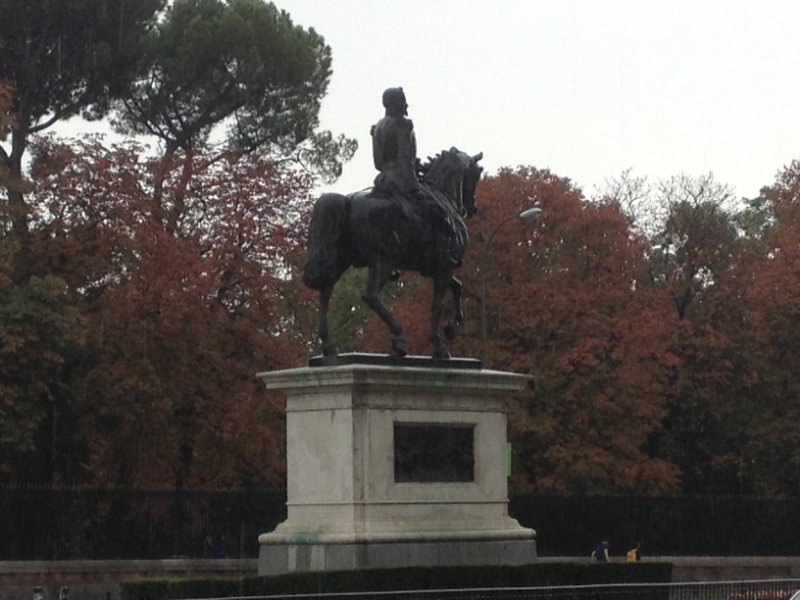 0702 Statue