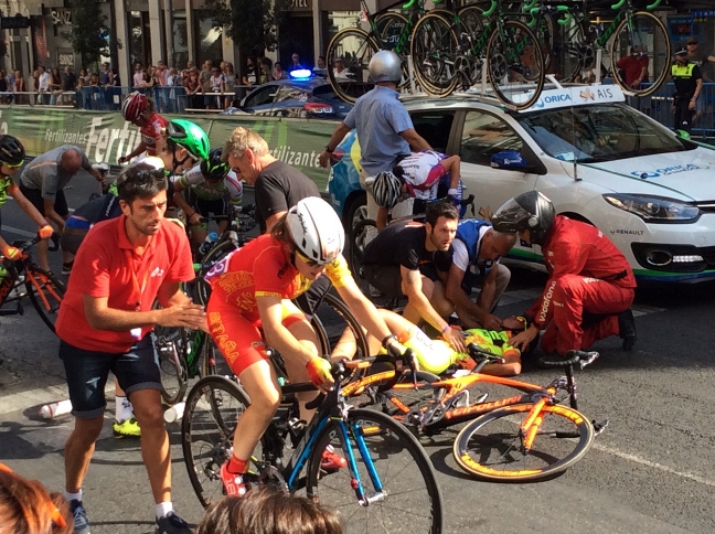 1249 Ladies cycle race crash