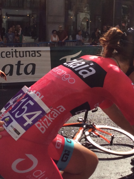1253 Ladies cycle race crash