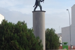 1220 statue
