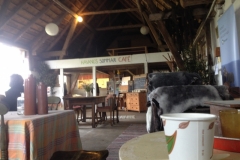 9504  2-7  fcafe in a barn