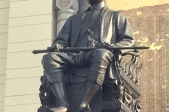 7880 18-4-19 statue
