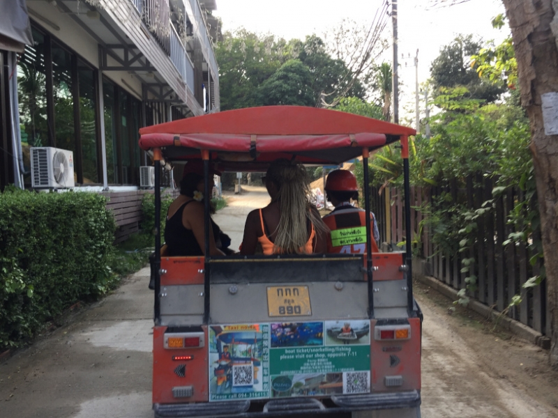 6832 13-3-19 catching the tuktuk