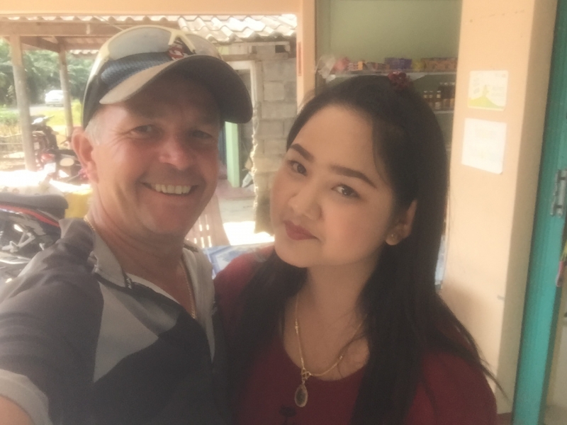 6897 15-3-19 Brian and girl