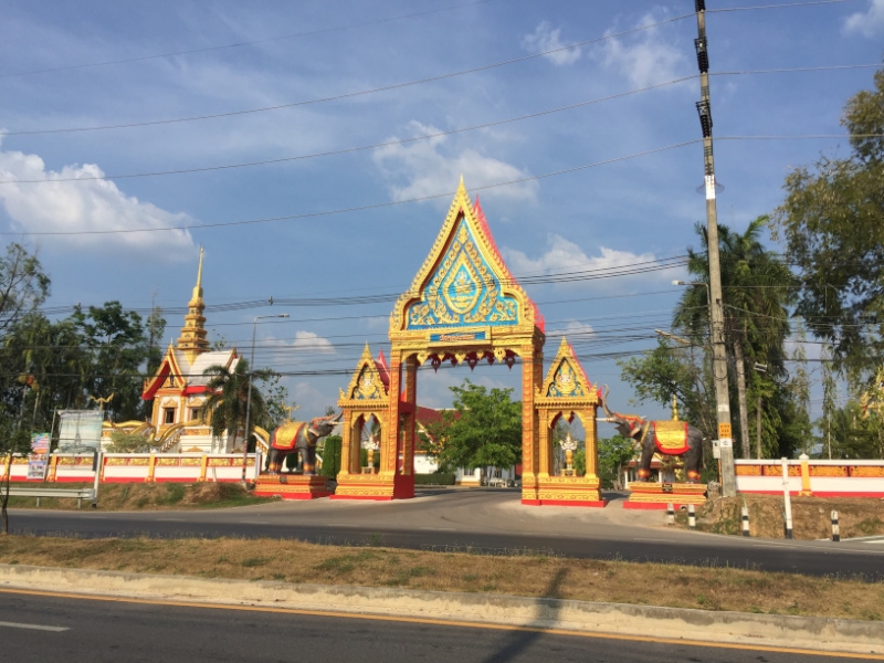 6898 15-3-19 Temple gate