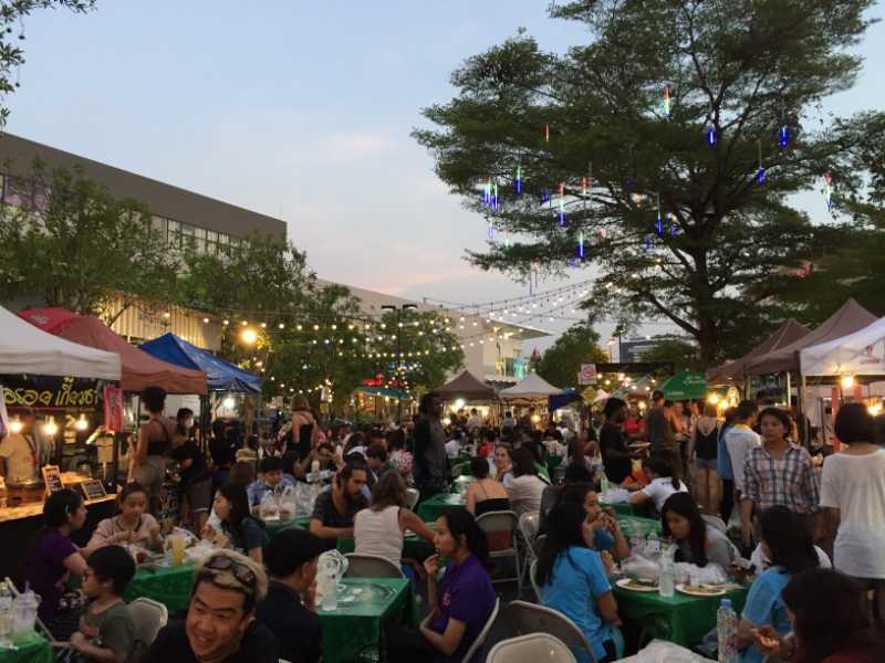 7063 20-3-19 crowd