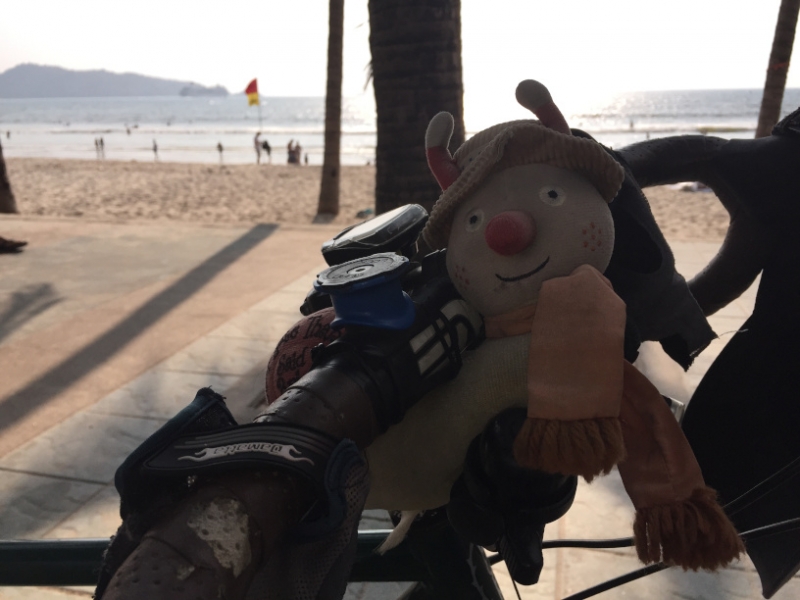 7094 21-3-19 BtS at the beach