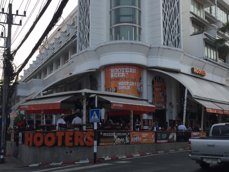 7098 21-3-19  Hooters