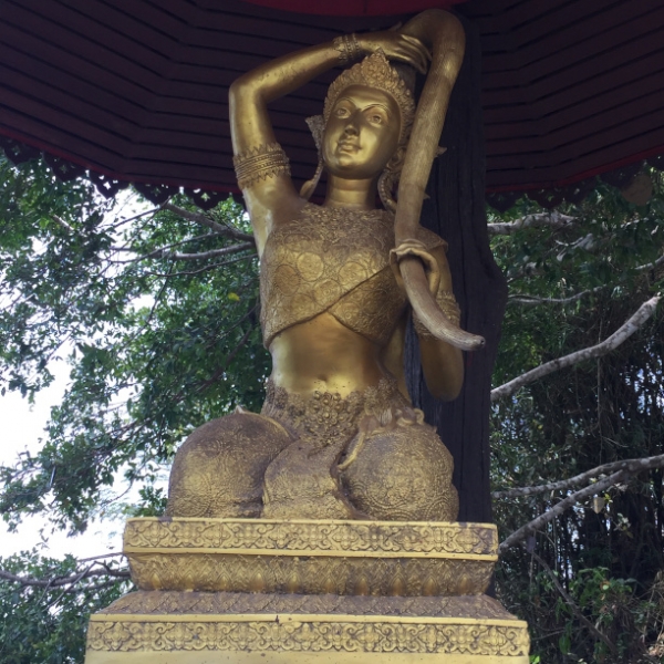 7158 23-3-19 statue