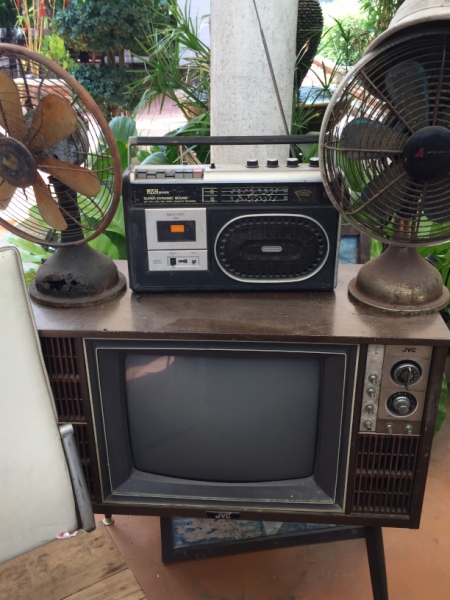 7164 23-3-19 entertainment centre