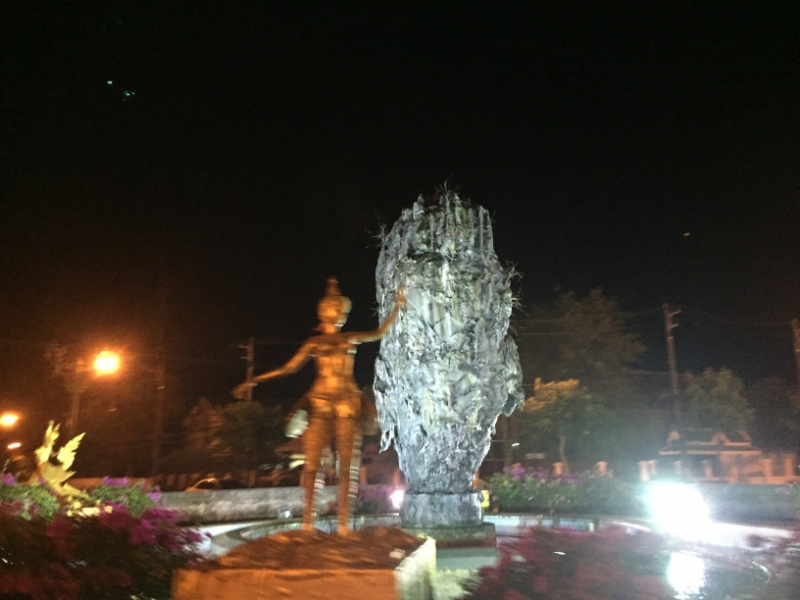 7243 24-3-19 statue