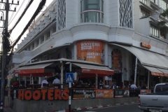 7098 21-3-19  Hooters