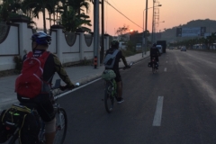 7197 24-3-19 cyclists setting off