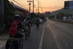 7198 24-3-19 cyclists setting off