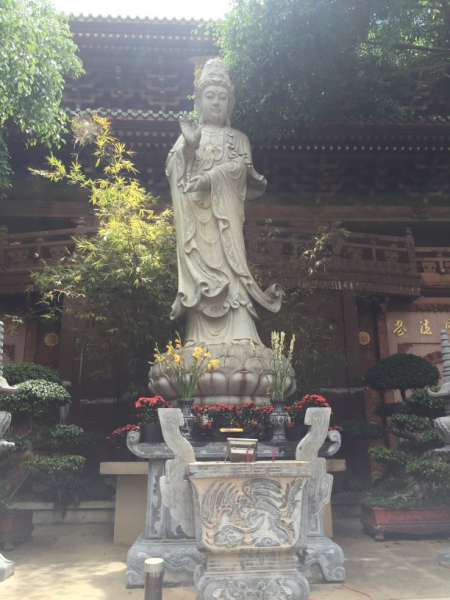8710  9-6-19 statue