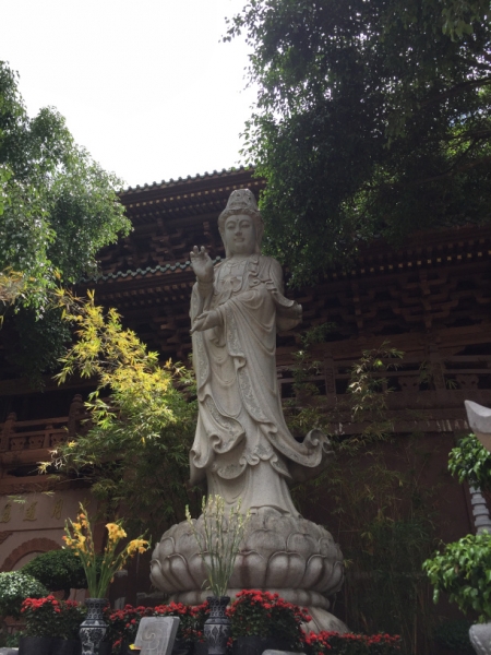 8711  9-6-19 statue