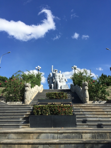 8734  10-6-19 statue
