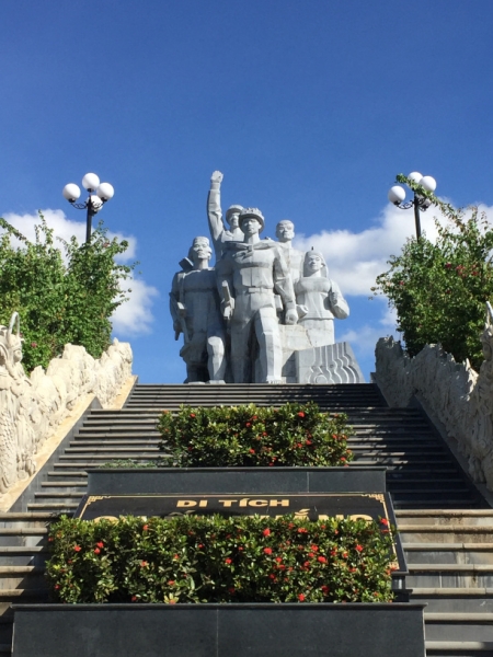 8735  10-6-19 statue