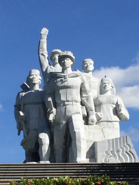 8737  10-6-19 statue