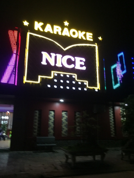 8793  11-6-19 Karaoke bar